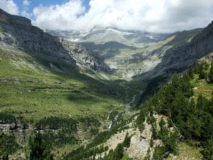 Talkessel des Ordesa-Nationalparks mit dem Gebirgsmassiv des Monte Perdido