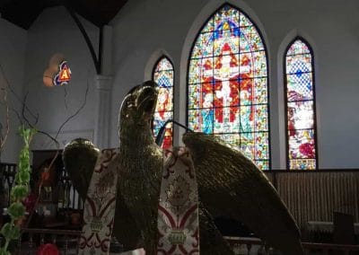 Ein Adler in der Kirche