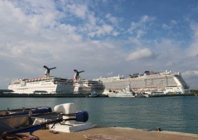 Kreuzfahrtschiffe vor Nassau