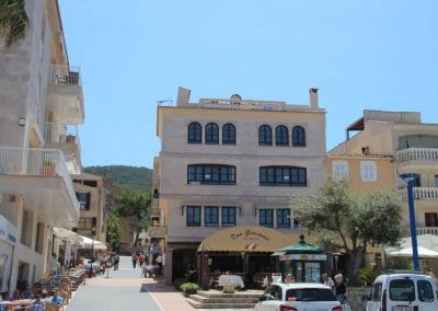 A close up of a busy city street