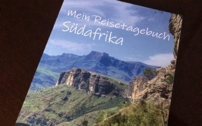 Reisetagebuch zum Selberschreiben - Oster Gewinnspiel A sign on the side of a mountain