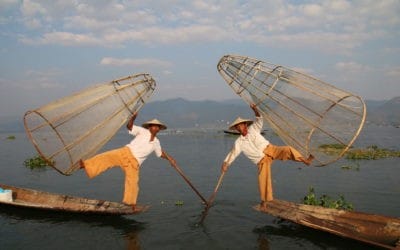Die Einbeinfischer und Langhalsfrauen vom Inle See in Myanmar