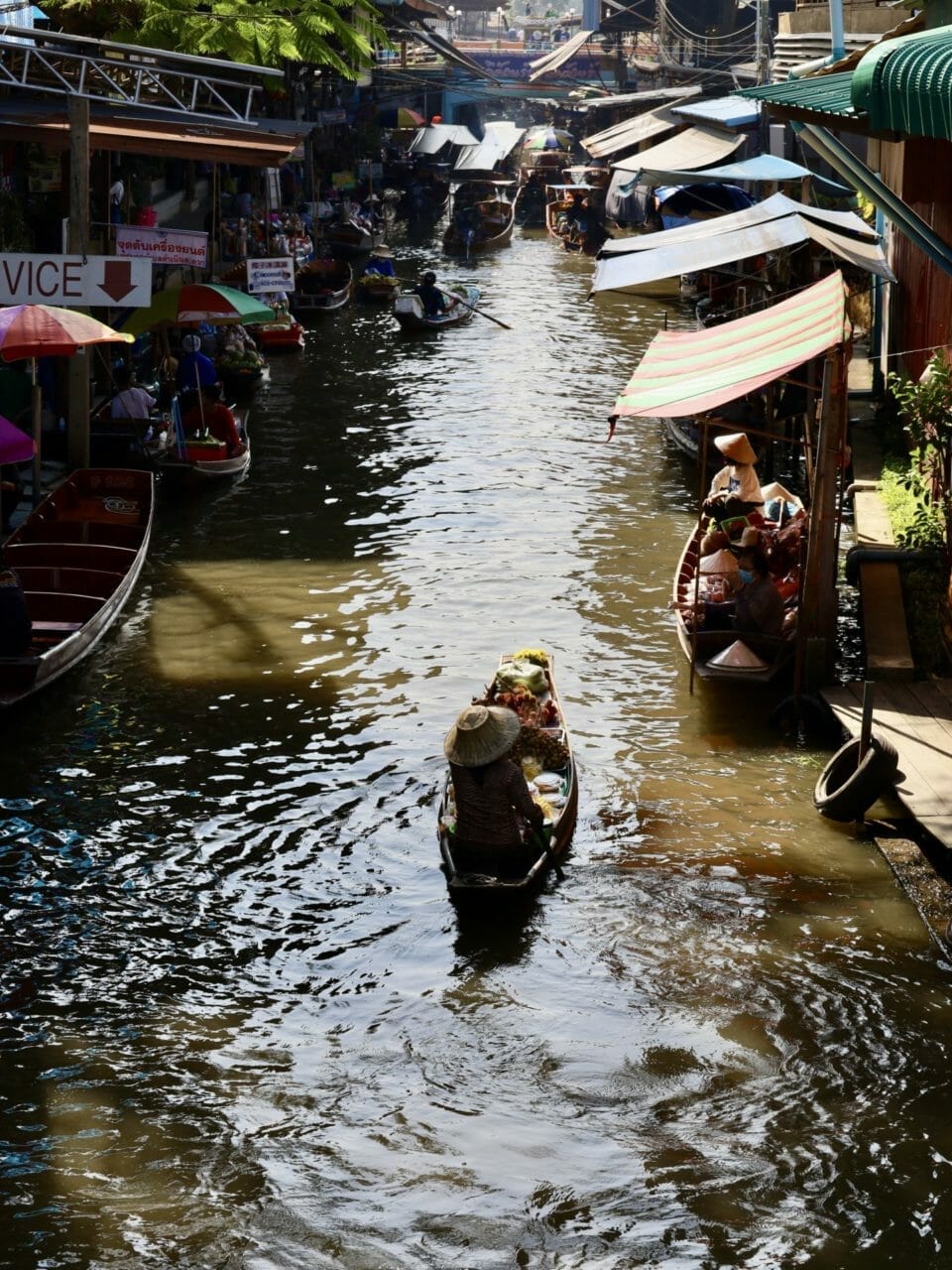 Boot auf dem Kanal von Damnoen Saduak