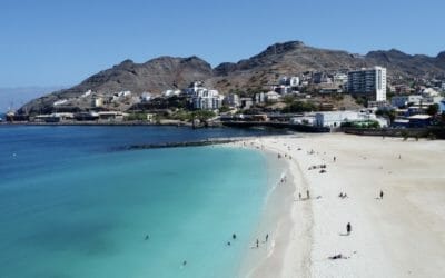 Blick auf den Stadtstrand von Mindelo - Praia da Laginha